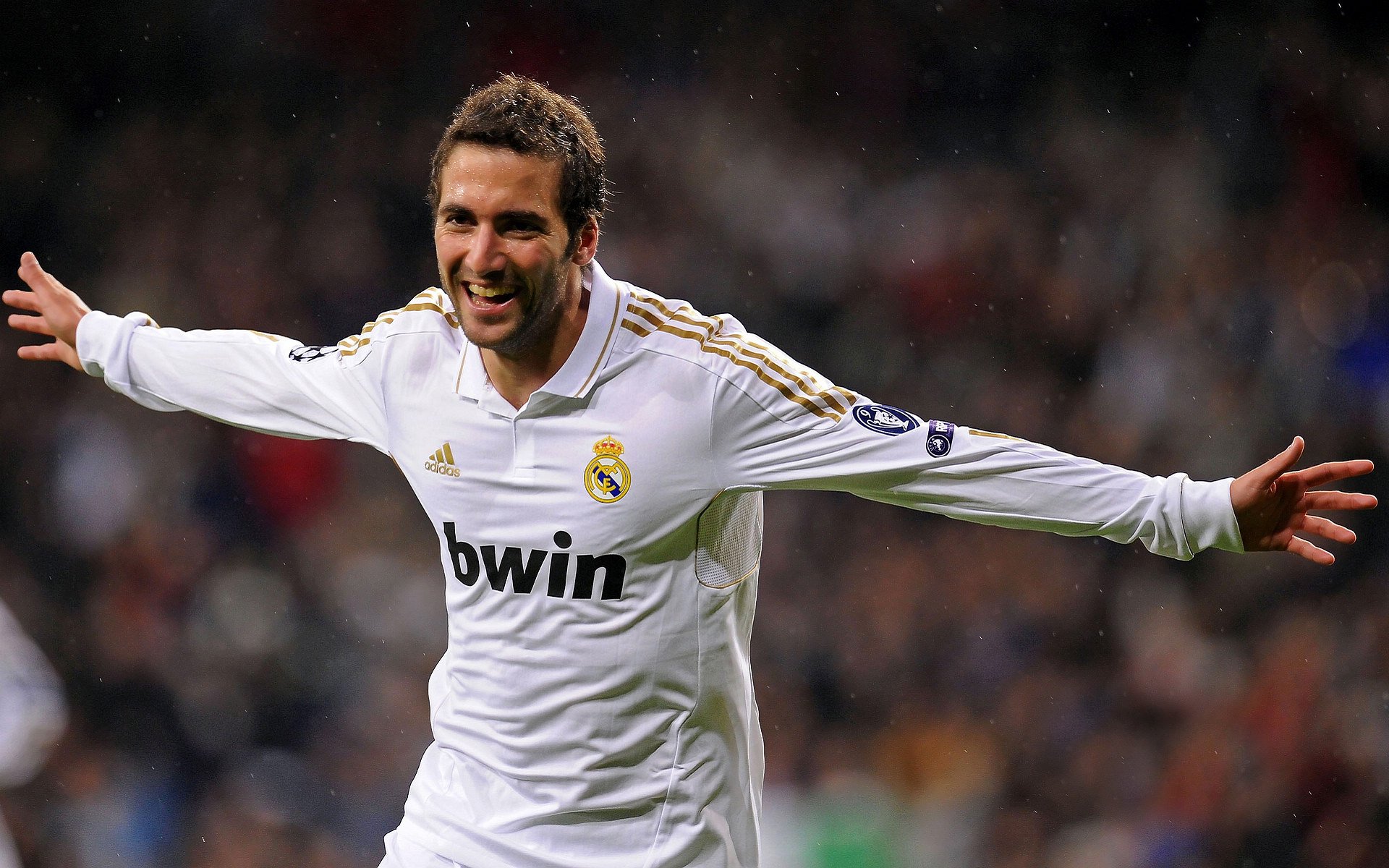 NBA总决赛激战正酣 勇士队逆转取胜扳平大比分