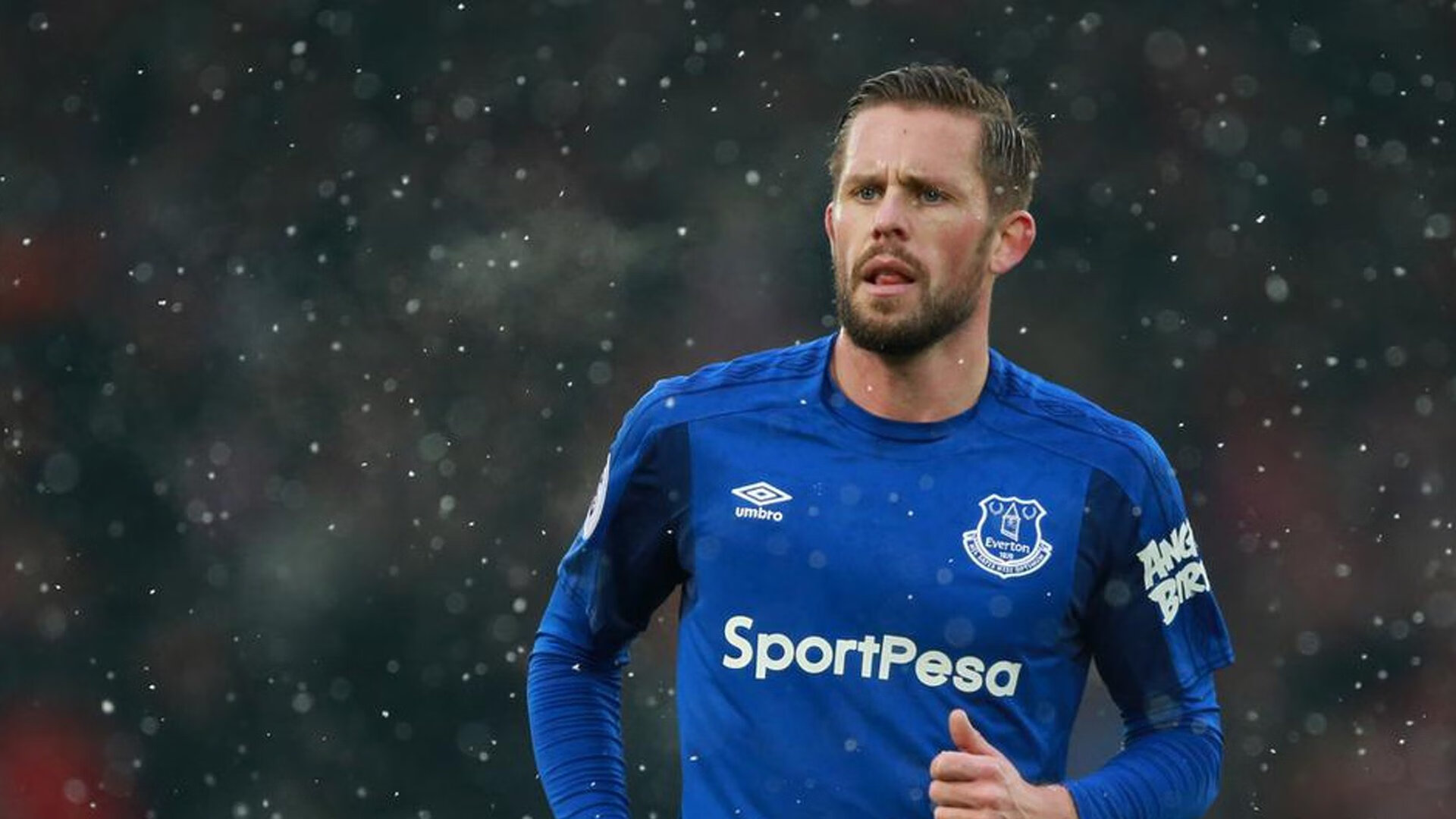 短跑新星闪耀全国田径锦标赛，破纪录夺冠引瞩目